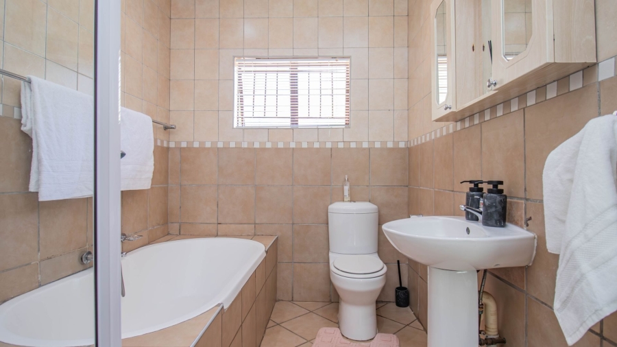 3 Bedroom Property for Sale in Safari Gardens North West